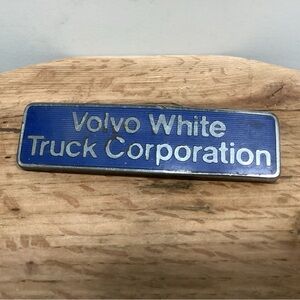 🔵 Vintage - Volvo White Truck Corporation - Hood Emblem Badge - Rare - Unique